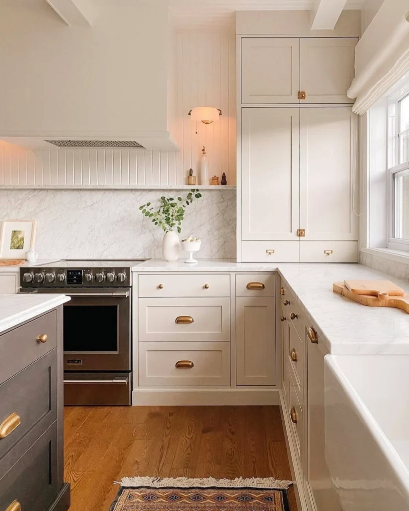 Elegant Modern Kitchen Design Ideas for a Stylish Home 9 Modern kitchen with open shelving, glass cabinets, and warm lighting