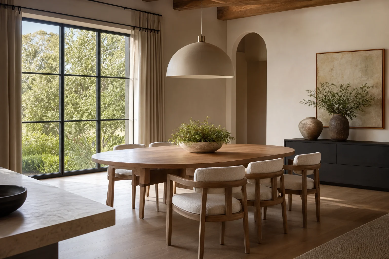 Uncluttered dining room layout with an oval table and generous circulation